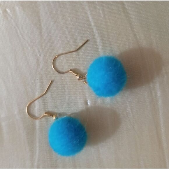 Blue sparkle fluff earrings - Picture 2 of 2